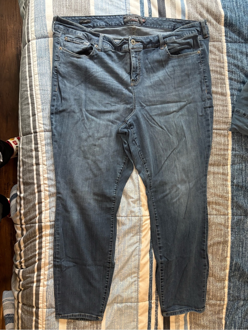 Women's Skinny Jeans in Medium Blue Stretch Denim
